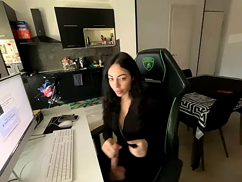 Chloe Ricci online show from 3, 11, 2025