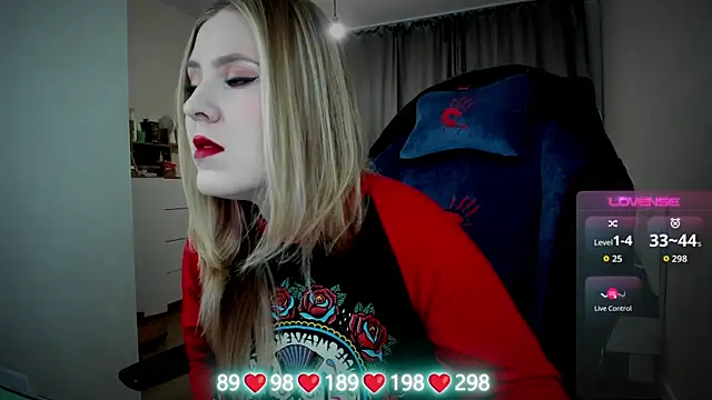 Snapshot of Olivia_Munk chatting on 3, 10, 2025 Olivia Munk online show from 3, 10, 2025