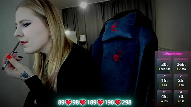 Snapshot of Olivia_Munk chatting on 7, 10, 2025 Olivia Munk online show from 7, 10, 2025