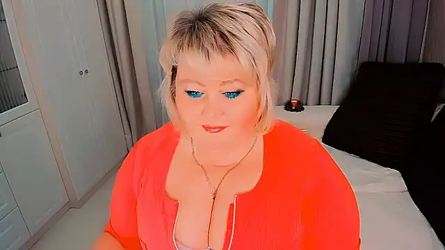 Snapshot of BIGTITSBBW chatting on 1, 1, 2025 BIGTITSBBW online show from 1, 1, 2025