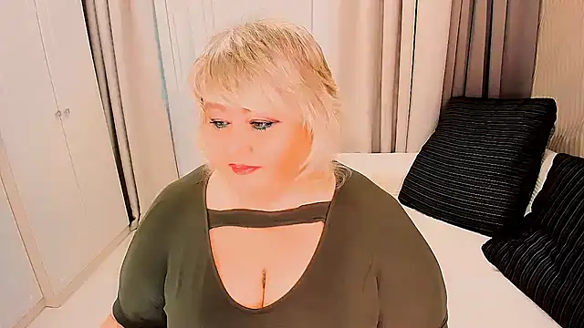 Snapshot of BIGTITSBBW chatting on 15, 10, 2025 BIGTITSBBW online show from 15, 10, 2025