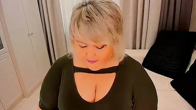 Snapshot of BIGTITSBBW chatting on 17, 10, 2025 BIGTITSBBW online show from 17, 10, 2025