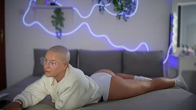 Snapshot of PaulinaSchubert1 chatting on 2, 12, 2024 PaulinaSchubert1 online show from 2, 12, 2024