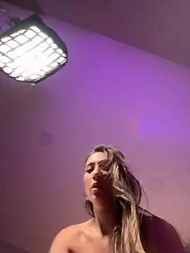 Snapshot of AnnaCastillo_ chatting on 1, 11, 2025 AnnaCastillo online show from 1, 11, 2025