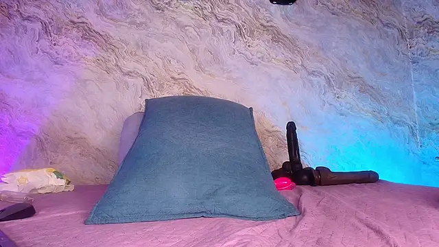 jones maddy  online show from 15, 11, 2025