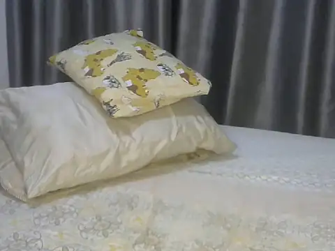 Snapshot of East_queen chatting on 8, 1, 2025 East queen online show from 8, 1, 2025