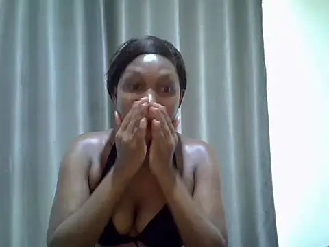 Snapshot of East_queen chatting on 12, 9, 2025 East queen online show from 12, 9, 2025