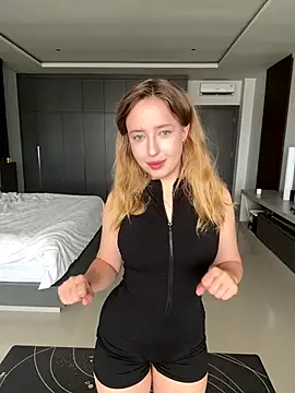 Nura n Sarah online show from 5, 12, 2025