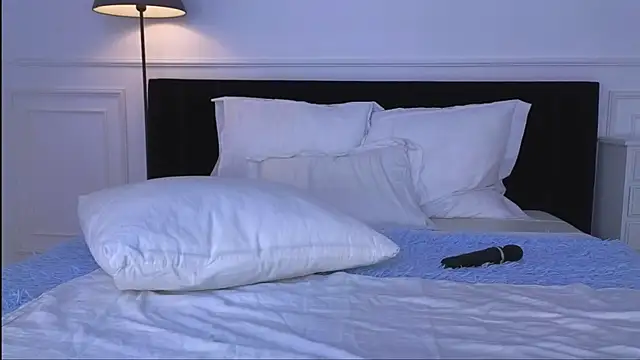 NicoleMarani online show from 21, 12, 2025