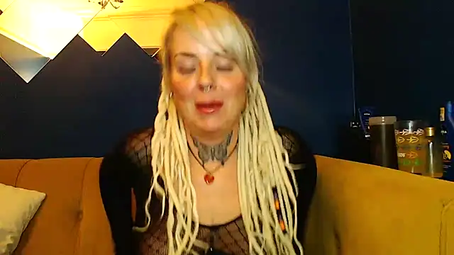 Snapshot of pixiedreadx chatting on 21, 10, 2025 pixiedreadx online show from 21, 10, 2025
