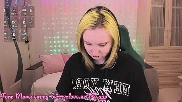 EmmyBunny online show from 5, 2, 2026