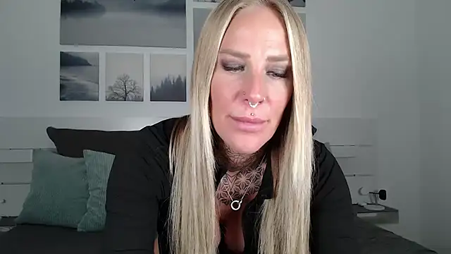 Lara-CumKitten online show from 19, 12, 2024