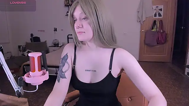 Snapshot of cyber_whore_ chatting on 5, 12, 2025 cyber whore online show from 5, 12, 2025