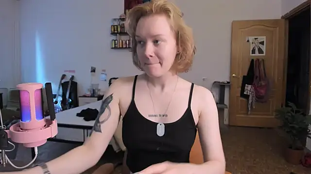 cyber whore  online show from 8, 4, 2026