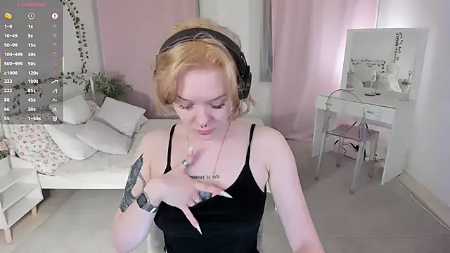 cyber whore  online show from 15, 4, 2026