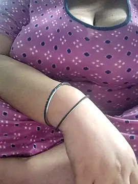 Snapshot of Seema_99 chatting on 3, 11, 2025 Seema 99 online show from 3, 11, 2025