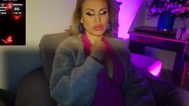 Snapshot of Radmila_Queen_ chatting on 4, 12, 2024 Radmila Queen online show from 4, 12, 2024