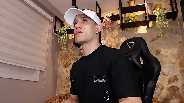 Snapshot of alexgiraldo_ chatting on 18, 1, 2025 alexgiraldo online show from 18, 1, 2025