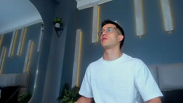 Snapshot of alexgiraldo_ chatting on 5, 2, 2025 alexgiraldo online show from 5, 2, 2025