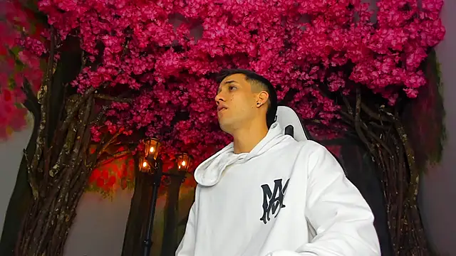 Snapshot of alexgiraldo_ chatting on 11, 2, 2025 alexgiraldo online show from 11, 2, 2025