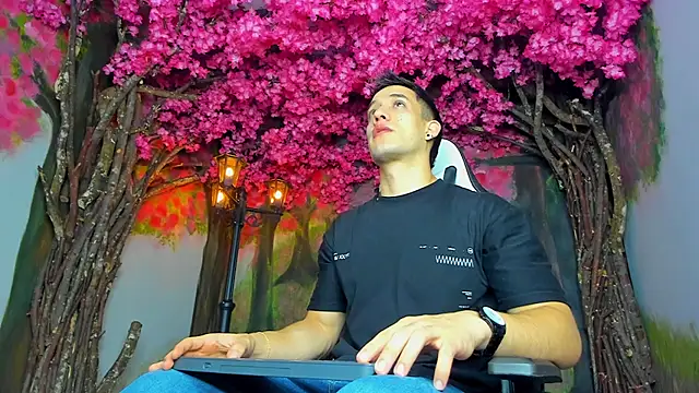 Snapshot of alexgiraldo_ chatting on 13, 2, 2025 alexgiraldo online show from 13, 2, 2025