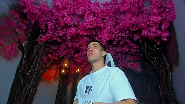 Snapshot of alexgiraldo_ chatting on 15, 2, 2025 alexgiraldo online show from 15, 2, 2025