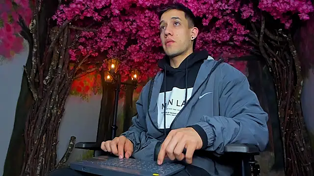 Snapshot of alexgiraldo_ chatting on 16, 2, 2025 alexgiraldo online show from 16, 2, 2025