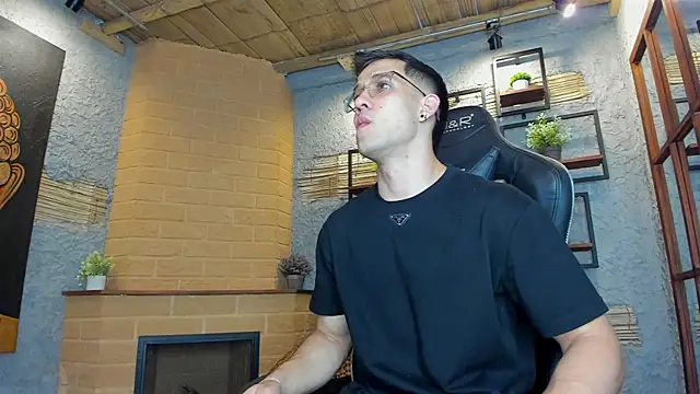 Snapshot of alexgiraldo_ chatting on 19, 2, 2025 alexgiraldo online show from 19, 2, 2025