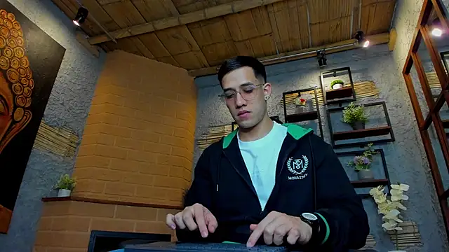 Snapshot of alexgiraldo_ chatting on 21, 2, 2025 alexgiraldo online show from 21, 2, 2025