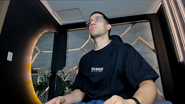 Snapshot of alexgiraldo_ chatting on 25, 2, 2025 alexgiraldo online show from 25, 2, 2025