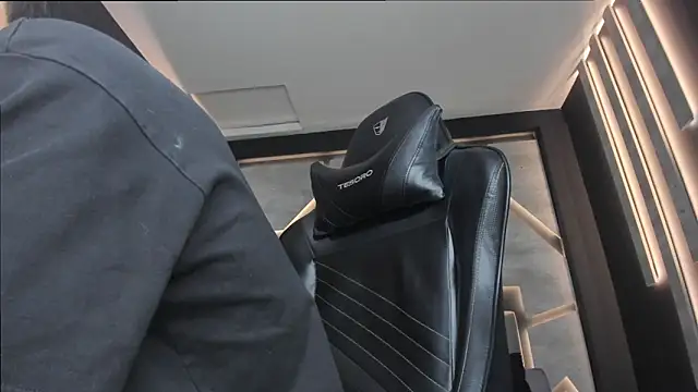 Snapshot of alexgiraldo_ chatting on 27, 2, 2025 alexgiraldo online show from 27, 2, 2025