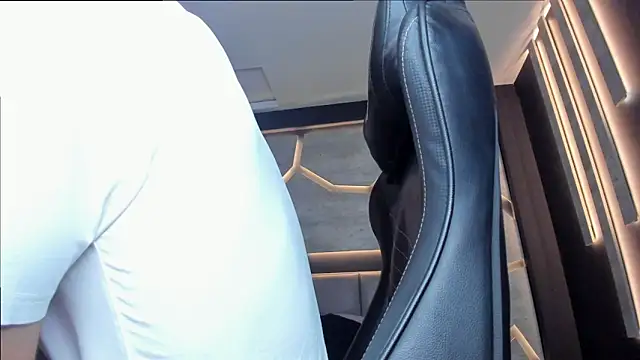 Snapshot of alexgiraldo_ chatting on 28, 2, 2025 alexgiraldo online show from 28, 2, 2025