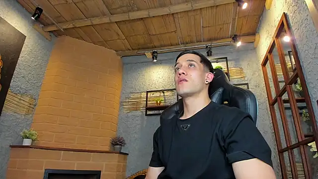 Snapshot of alexgiraldo_ chatting on 5, 3, 2025 alexgiraldo online show from 5, 3, 2025