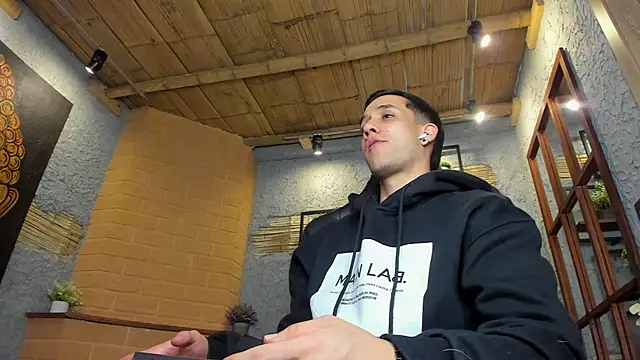 Snapshot of alexgiraldo_ chatting on 7, 3, 2025 alexgiraldo online show from 7, 3, 2025