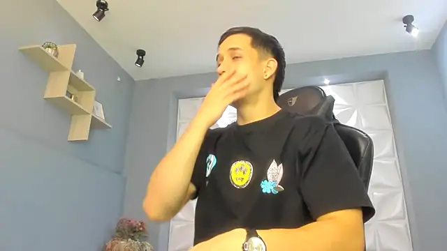 Snapshot of alexgiraldo_ chatting on 11, 3, 2025 alexgiraldo online show from 11, 3, 2025