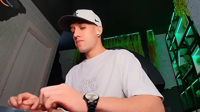 Snapshot of alexgiraldo_ chatting on 21, 3, 2025 alexgiraldo online show from 21, 3, 2025