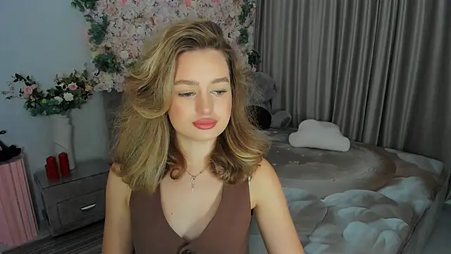 MiracleCurly online show from 8, 9, 2025