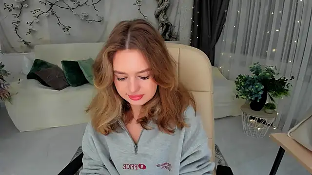 MiracleCurly online show from 17, 9, 2025