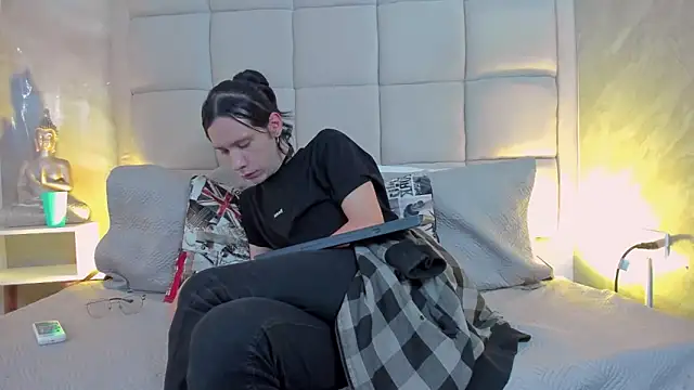 Hecatee 77 online show from 31, 10, 2025