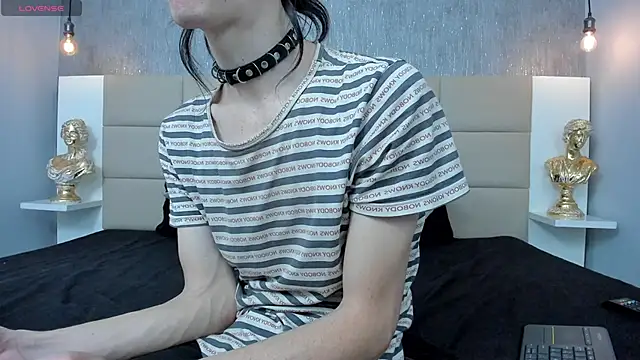 Snapshot of Hecatee_77 chatting on 23, 4, 2026 Hecatee 77 online show from 23, 4, 2026