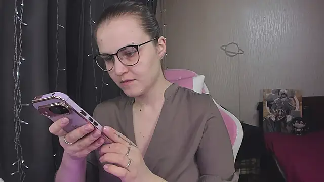 MissBrightShine online show from 10, 2, 2026