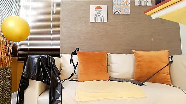 Sophie LittleS online show from 1, 2, 2025