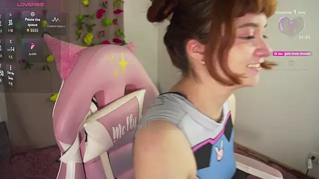 Snapshot of molly_russell chatting on 23, 10, 2025 molly russell online show from 23, 10, 2025