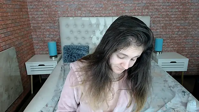 Holliy Cooper online show from 3, 11, 2025