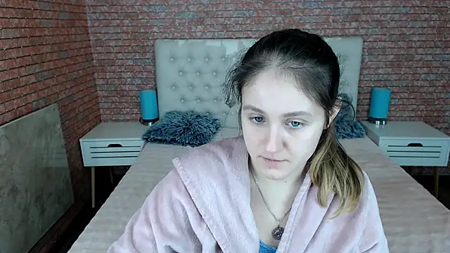 Holliy Cooper online show from 21, 11, 2025