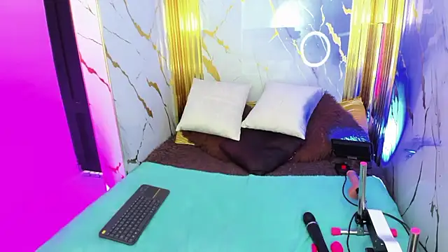 dianamilf online show from 4, 3, 2026