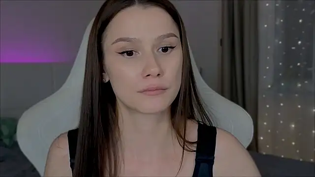 Snapshot of Madi_soon chatting on 7, 10, 2025 Madi soon online show from 7, 10, 2025