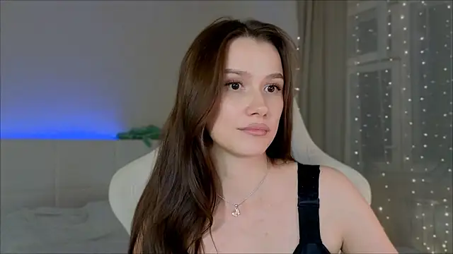 Snapshot of Madi_soon chatting on 15, 10, 2025 Madi soon online show from 15, 10, 2025