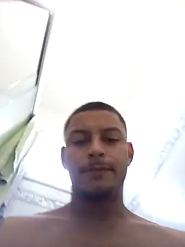 Snapshot of emrehliug12 chatting on 1, 4, 2026 emrehliug12 online show from 1, 4, 2026