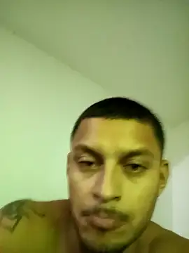 Snapshot of emrehliug12 chatting on 13, 4, 2026 emrehliug12 online show from 13, 4, 2026